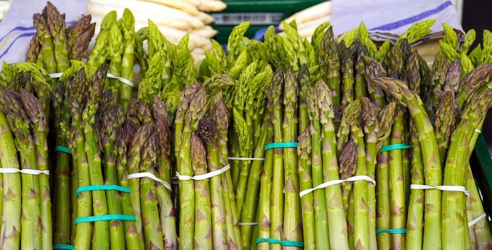 Pointes d'asperges vertes à la crème d'oeuf et à la truffe