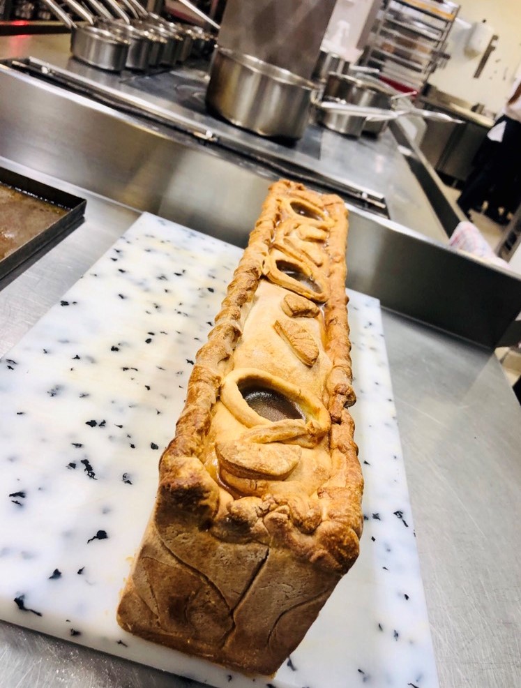 Pâté en croûte, au cochon du Ventoux, Pintade du Mas de la Gabelle, vinaigrette au mout de raisin 